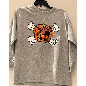Adorable pumpkin pirate SIZE 7 Halloween long sleeved T-Shirt. 100% cotton.